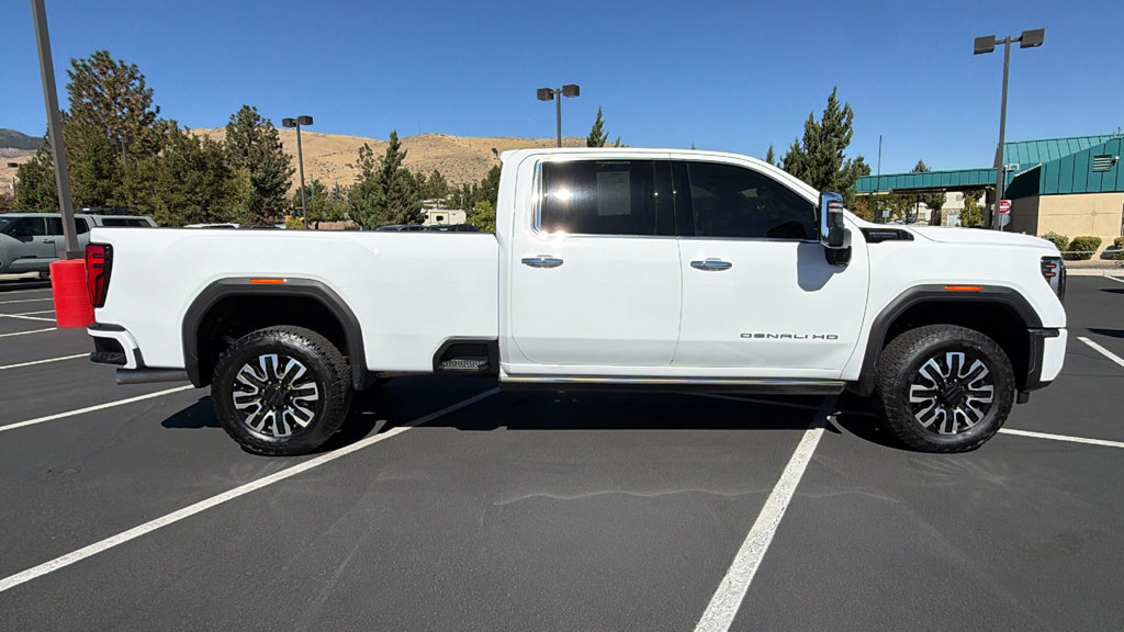 Used 2025 GMC Sierra 3500 Denali Ultimate AWD/4WD image 2