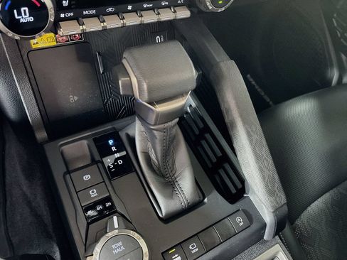 Used 2024 Toyota Tacoma Limited w/ Limited Package (LT) AWD/4WD image 17