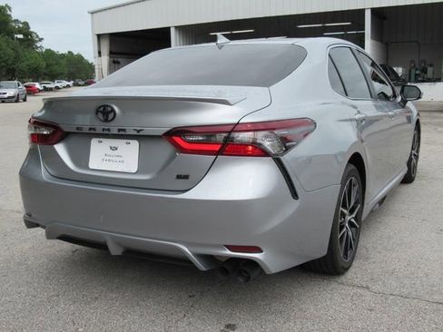 Used 2021 Toyota Camry SE FWD image 11