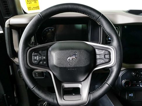 Used 2023 Ford Bronco Wildtrak image 9