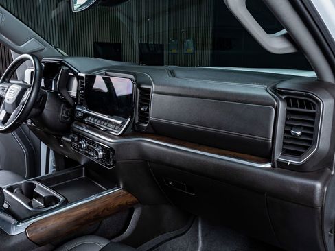 Used 2025 GMC Sierra 2500 SLT w/ SLT Premium Package image 18