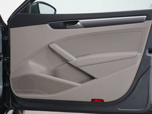 Used 2017 Volkswagen Passat 1.8T R-Line image 9