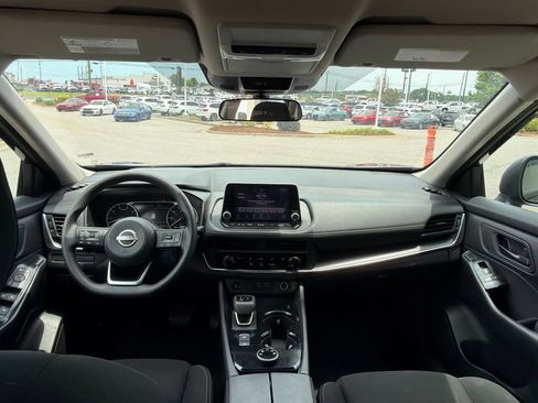 Used 2024 Nissan Rogue S AWD/4WD image 28