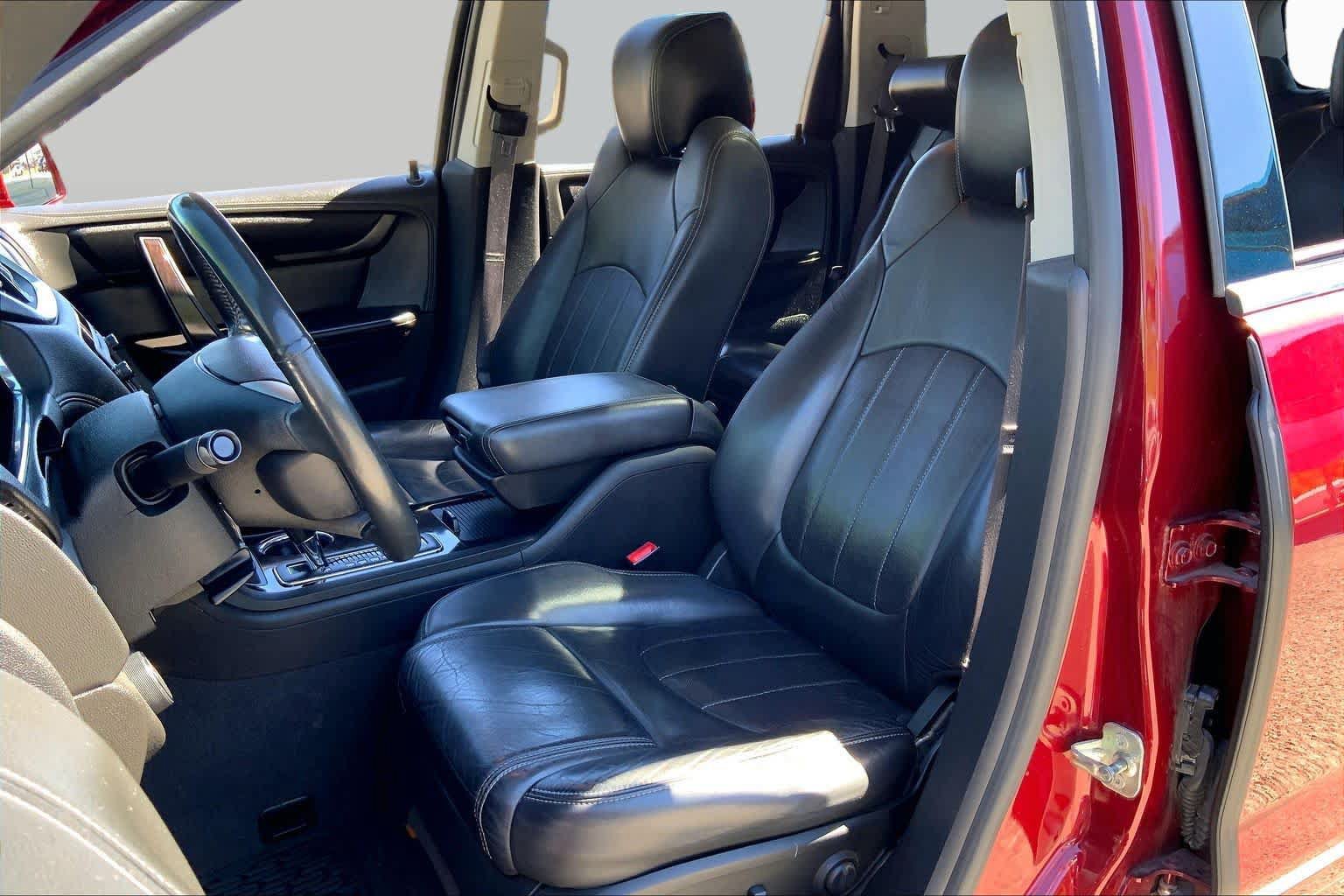Used 2015 Chevrolet Traverse LTZ w/ LPO, 'HIT The Road' Package AWD/4WD image 8