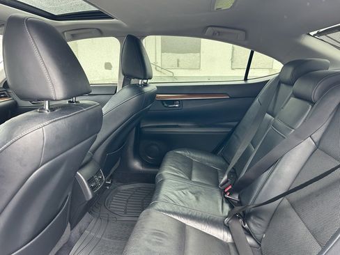 Used 2013 Lexus ES 300h w/ Luxury Pkg image 12