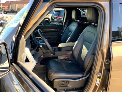 Used 2023 Land Rover Defender 110 S image 8