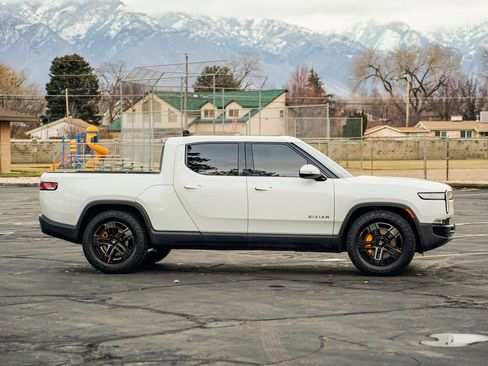 Used 2022 Rivian R1T Adventure image 4