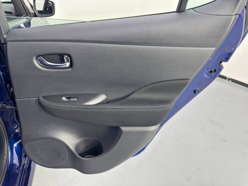 Used 2025 Nissan Leaf S image 37