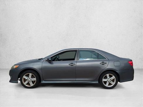 Used 2014 Toyota Camry SE FWD image 4