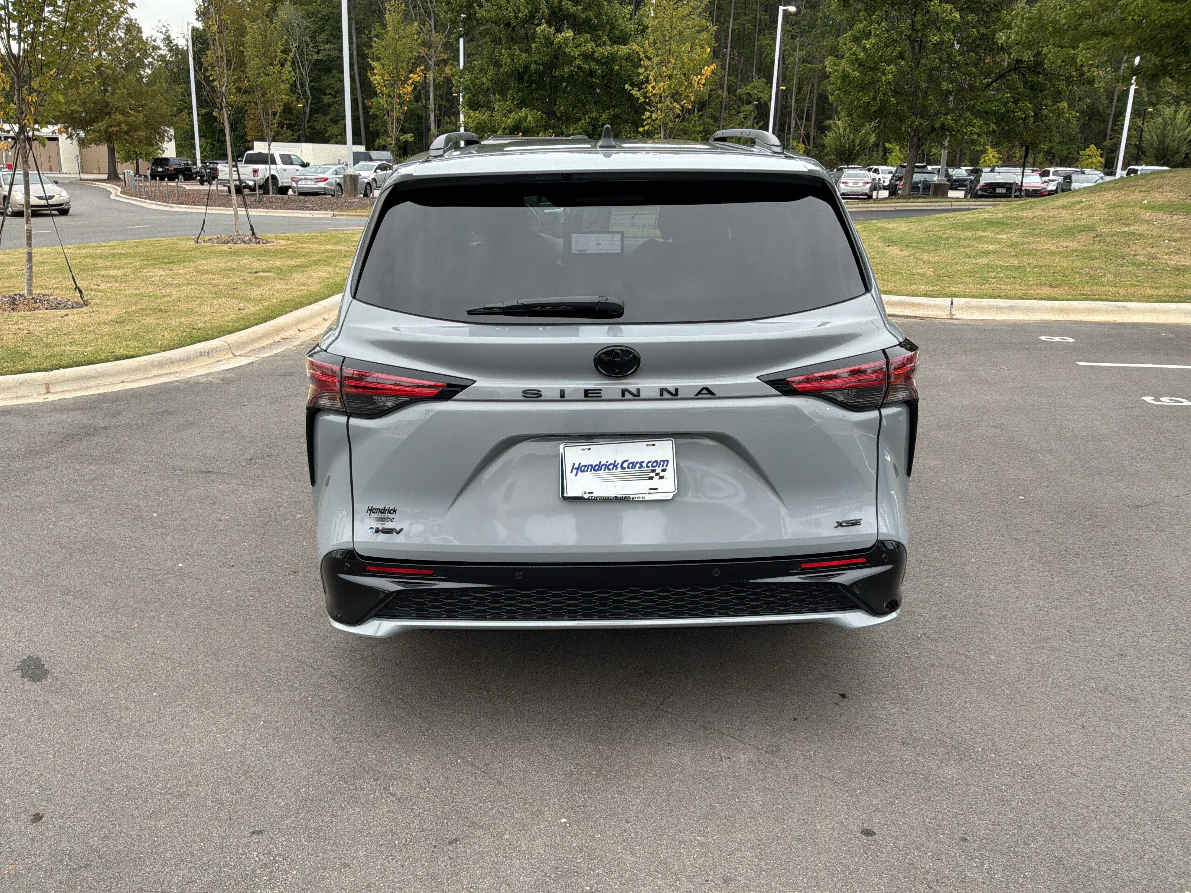 Used 2026 Toyota Sienna XSE FWD image 9