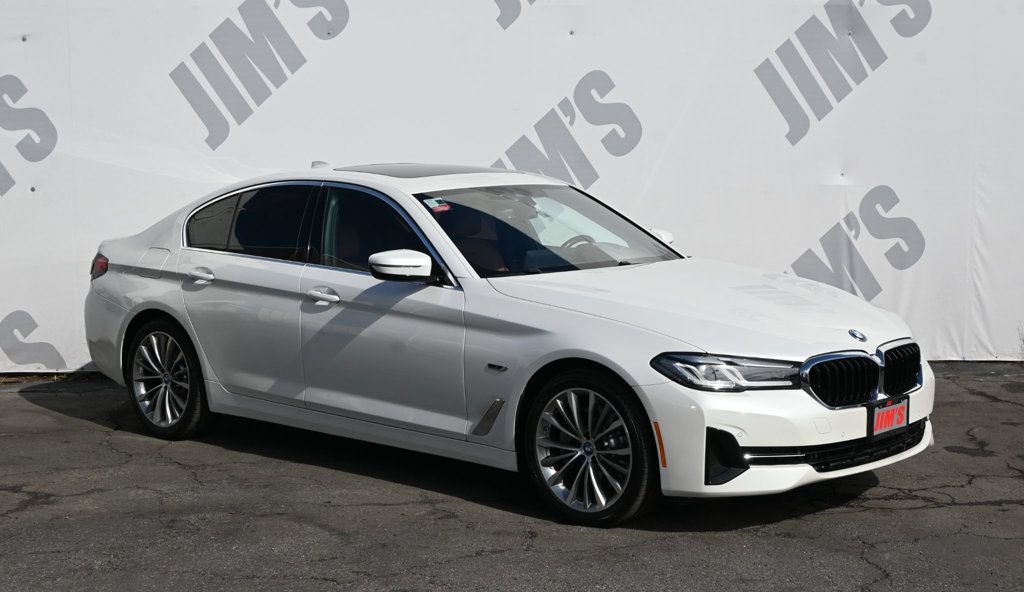Used 2023 BMW 530e w/ Convenience Package RWD image 3