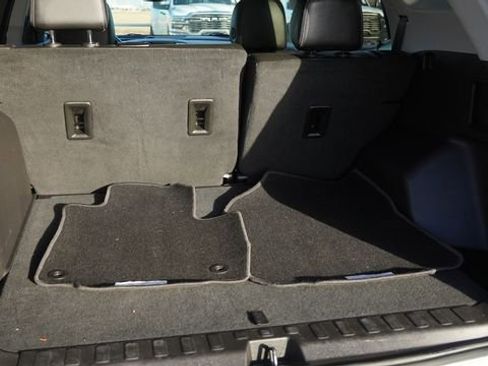 Used 2024 GMC Terrain SLT image 13