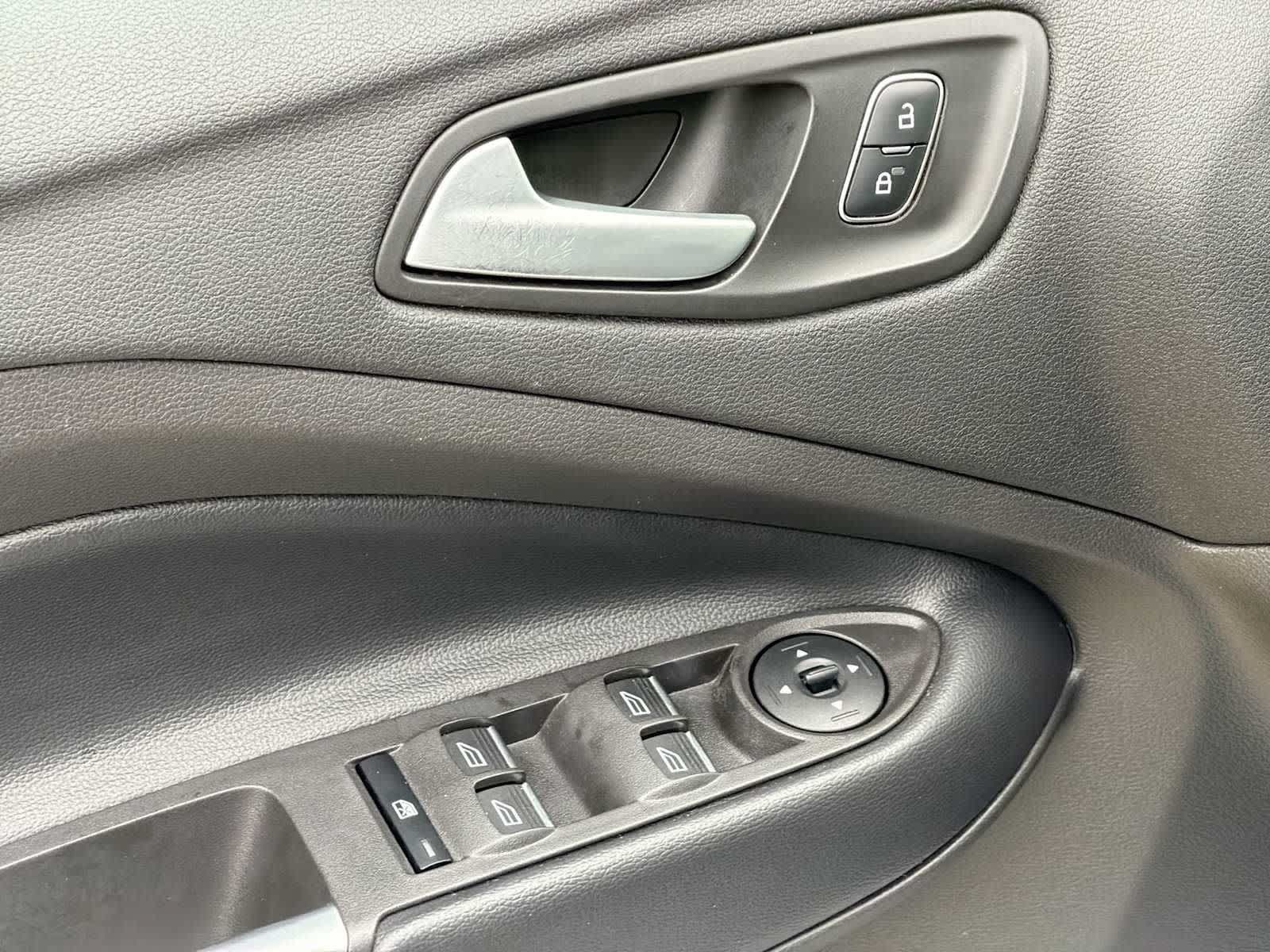 Used 2019 Ford Escape SE FWD image 14