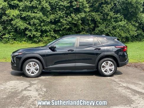 Used 2024 Chevrolet Trax LS FWD image 4