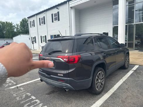 Used 2017 GMC Acadia SLT AWD/4WD image 4