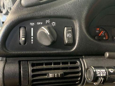 Used 1994 Chevrolet Camaro Z28 RWD image 17