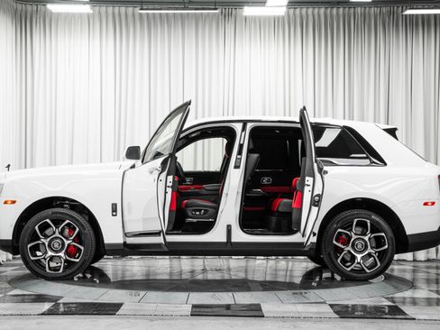 Used 2023 Rolls-Royce Cullinan Black Badge w/ Dark Exterior Package image 6