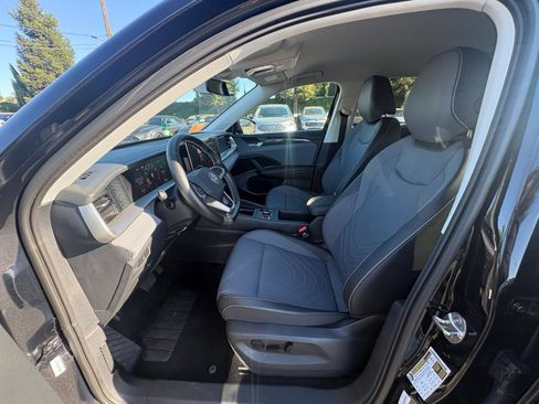 Used 2026 Volkswagen Tiguan SE AWD/4WD image 29