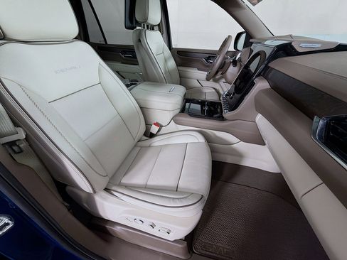 Used 2025 GMC Yukon Denali w/ Denali Reserve Package image 31