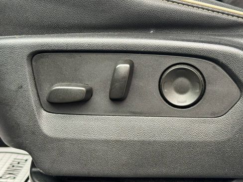 Used 2023 Chevrolet Suburban Premier image 25