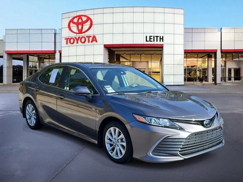 Used 2024 Toyota Camry LE image 3