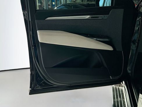 Used 2025 Cadillac Escalade V image 18