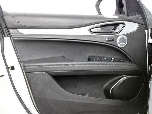 Used 2023 Alfa Romeo Stelvio Veloce image 31