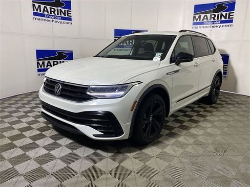 Used 2023 Volkswagen Tiguan SE R-Line image 14