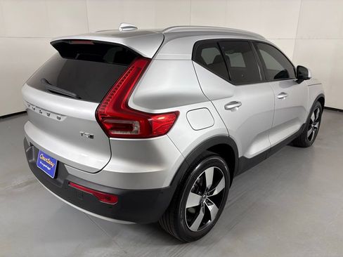 Used 2019 Volvo XC40 T5 Momentum image 8