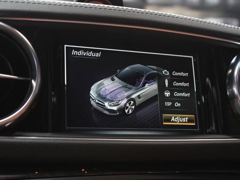 Used 2017 Mercedes-Benz SL 550 image 47