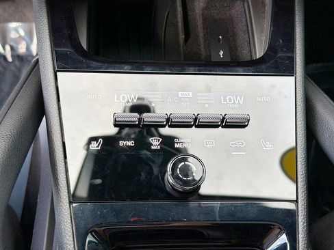 Used 2024 Porsche Cayenne image 47