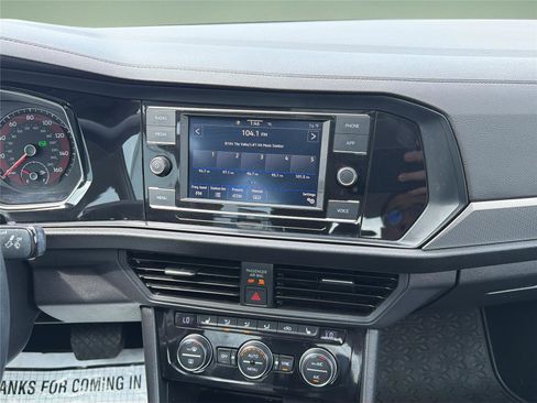 Used 2020 Volkswagen Jetta SE FWD image 10