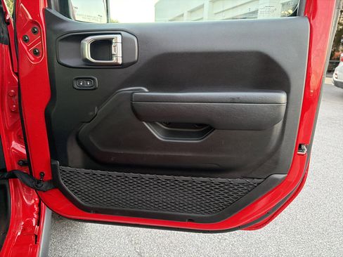 Used 2025 Jeep Wrangler Unlimited Rubicon image 15