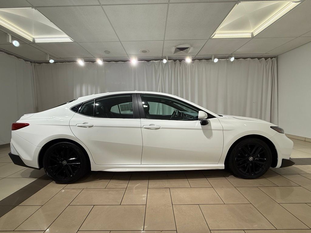 Used 2025 Toyota Camry SE FWD image 6