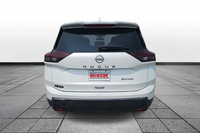 Used 2024 Nissan Rogue SV AWD/4WD image 6