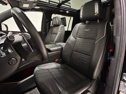 Used 2023 Cadillac Escalade ESV V AWD/4WD image 16