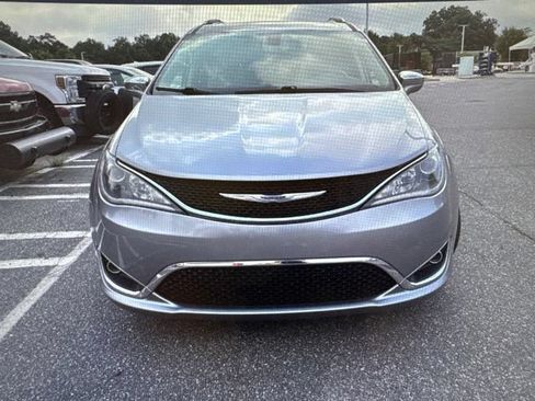 Used 2020 Chrysler Pacifica Limited FWD image 22