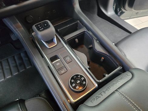 Used 2023 Nissan Pathfinder SL image 30