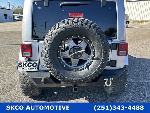 Used 2017 Jeep Wrangler Unlimited Sahara w/ Connectivity Group image 21
