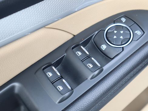 Used 2017 Ford Explorer XLT image 55