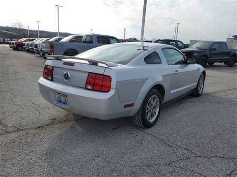 Used 2005 Ford Mustang Deluxe image 4