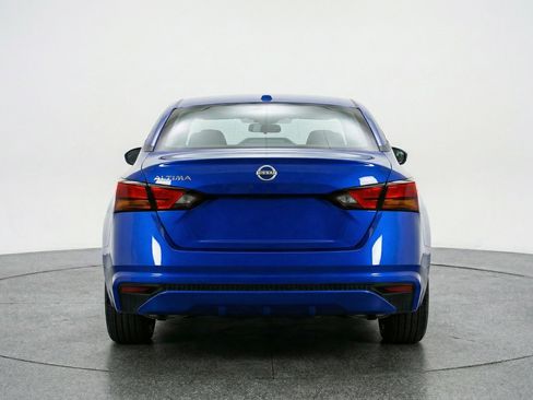 Used 2025 Nissan Altima 2.5 SV image 7
