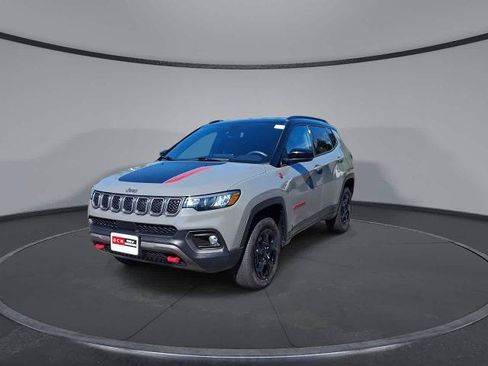 Used 2024 Jeep Compass Trailhawk AWD/4WD image 3