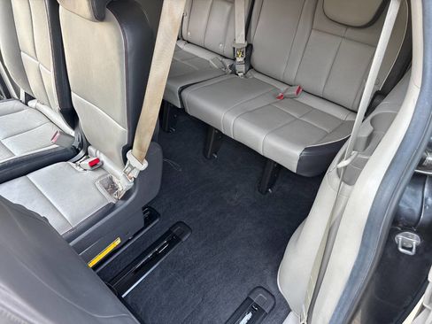 Used 2016 Kia Sedona LX w/ LX Essentials Premium Package image 29