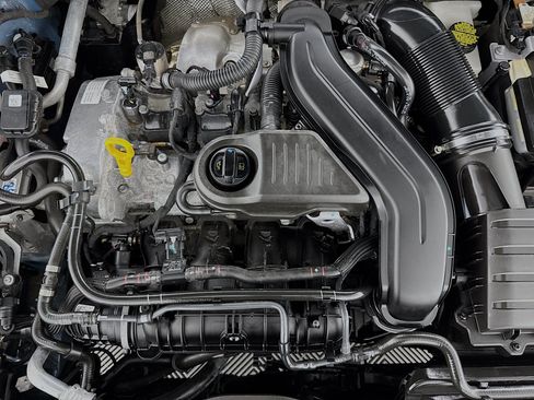 Used 2025 Volkswagen Jetta SE FWD image 37