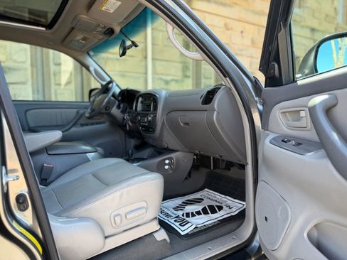 Used 2003 Toyota Sequoia Limited AWD/4WD image 35