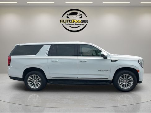 Used 2023 GMC Yukon XL SLT w/ SLT Luxury Package RWD image 8