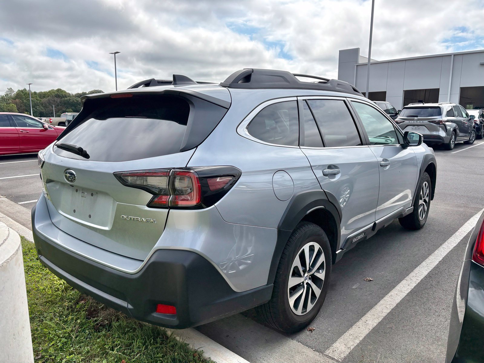 Used 2024 Subaru Outback Premium AWD/4WD image 6