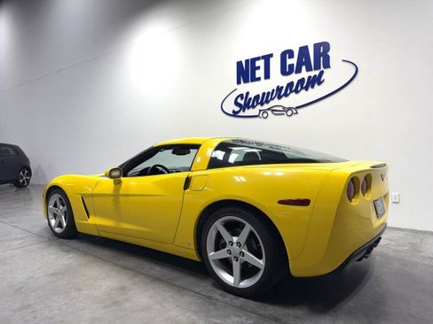 Used 2007 Chevrolet Corvette Coupe w/ Preferred Equipment Group RWD image 11