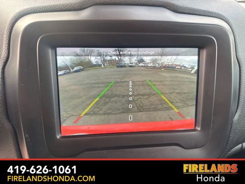 Used 2019 Jeep Renegade Latitude w/ Cold Weather Group image 25